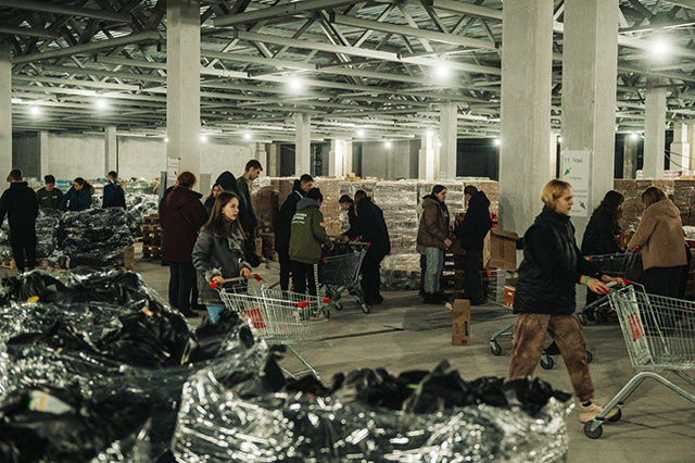    Переселенцы жалуются, что не могут получить необходимые вещи