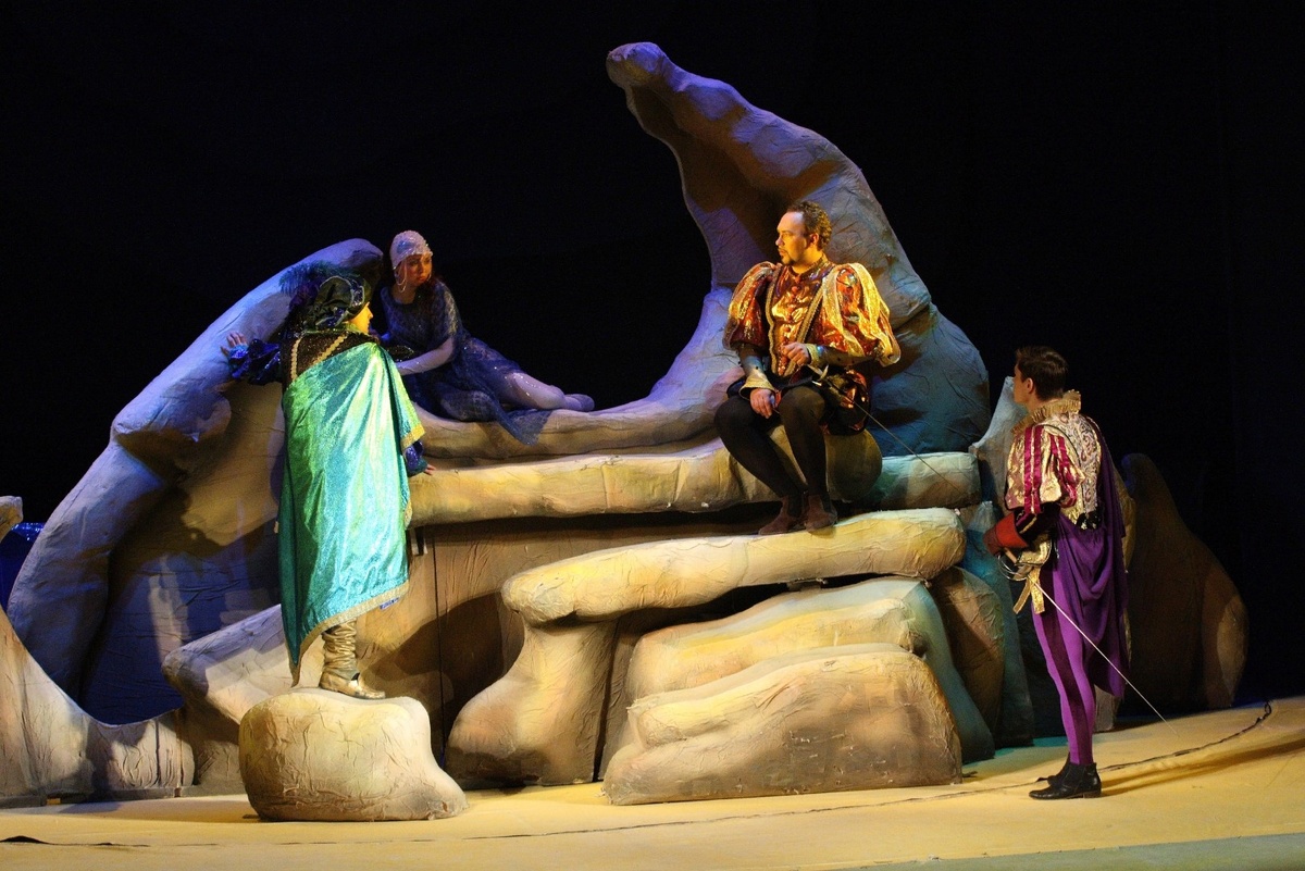 Фрагмент спектакля "Русалочка". Взято из свободного источника.