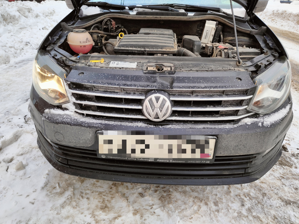 как видите фара со стороны водителя не горит)