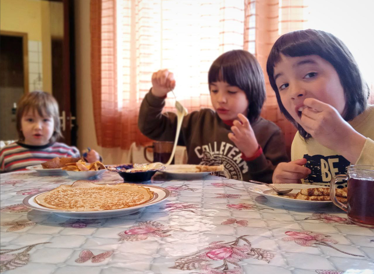 Пошла и напекла.