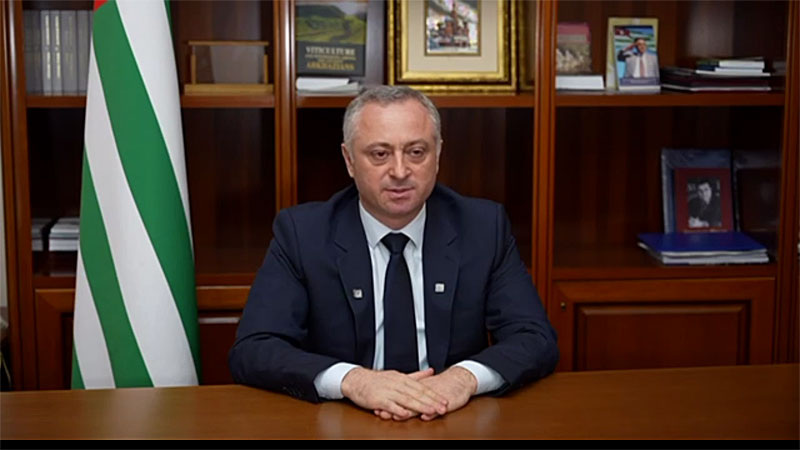    Бадра Гунба. Кадр из видеообращения и.о.президента Абхазии