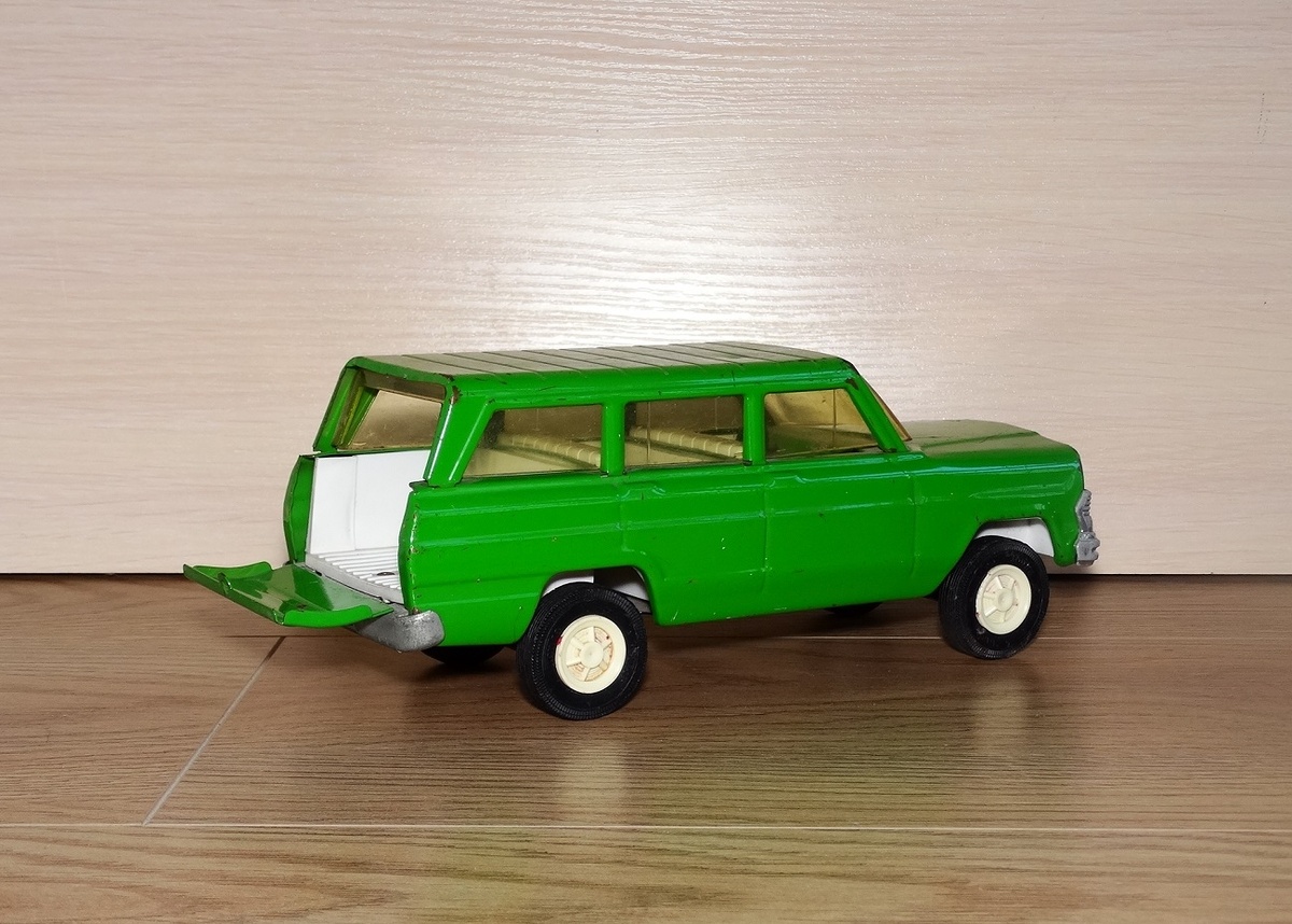 Jeep Wagoneer, производитель "Tonka". Фото автора, листаем галерею -->>