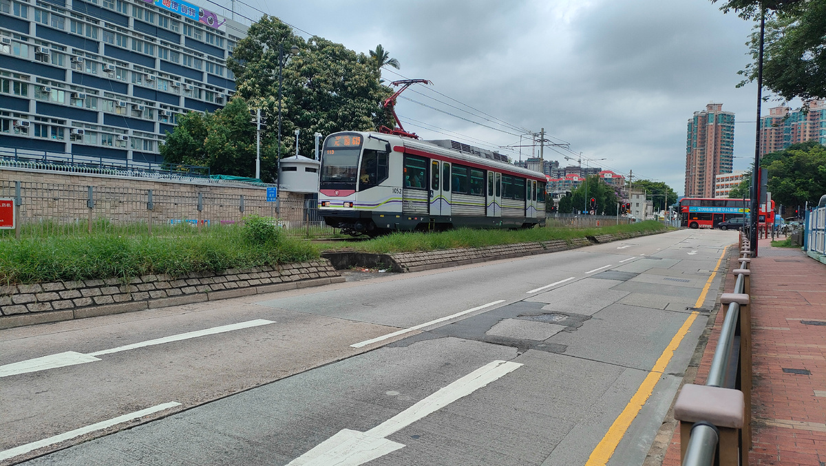 Castle Peak Rd, вагон Phase I LRV, маршрут № 615
