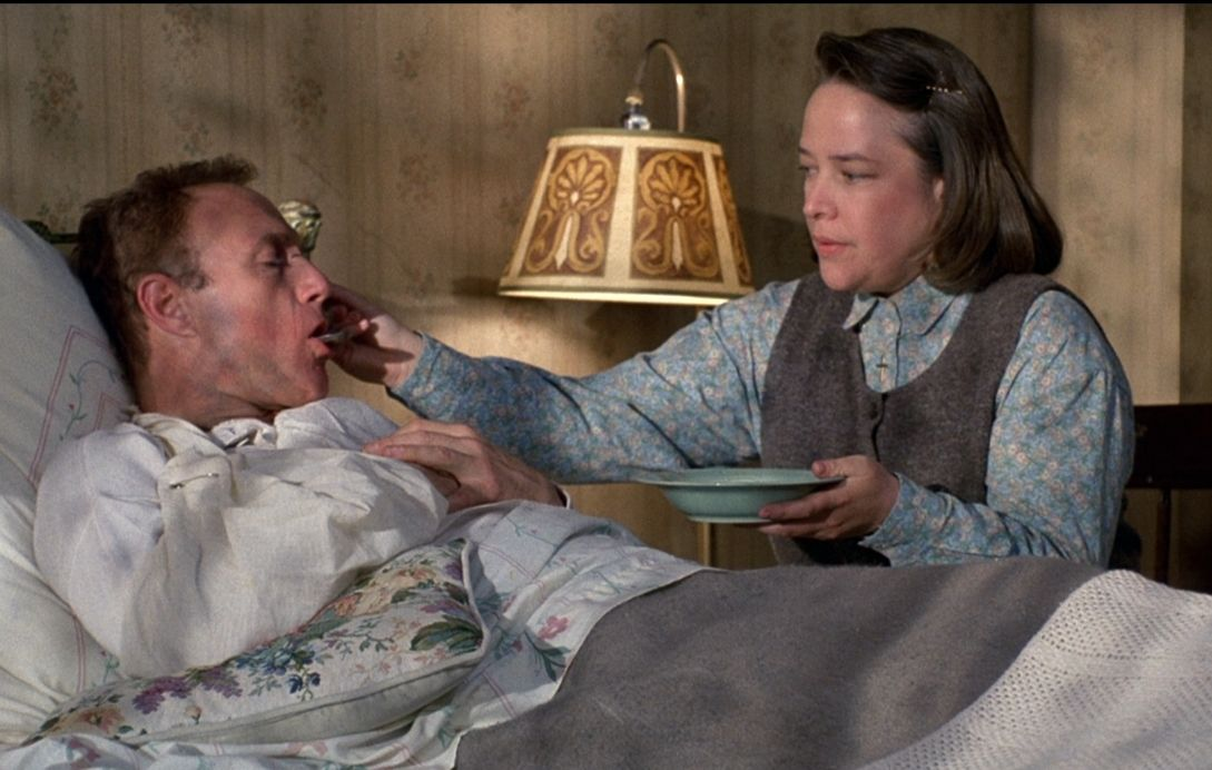 кадр из фильма "Мизери" 1990 года, режиссёр Роб Райнер