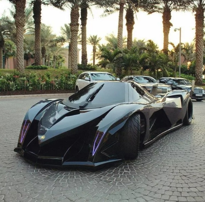Devel Sixteen 2013 г. в. Максимальная скорость — 560 км/ч. Разгон с места до 100 км/ч. — 1.8 сек. Мощность двигателя — 5000 л.с., ограничена на 3 002 л.с. Объем двигателя — 0 см куб. Расход топлива — 0 л Вес автомобиля — 1050 кг. Расположение цилиндров — V16, 12.3 литра. Крутящий момент — 284 Нм ограничена на 3 260 Нм при 7500 об/мин Привод — полный. Тип КПП — 0-ступенчатая, МКПП. Страна производитель — Дубай Цена: более 1 млн евро.