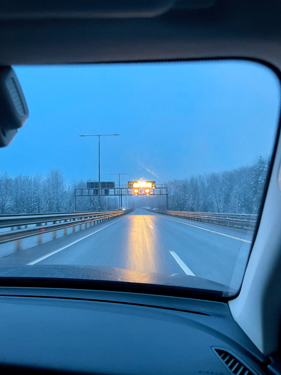 Даже управляя автомобилем нельзя забывать, что ИИ может давно иметь доступ к системам распознавания обьектов на дороге