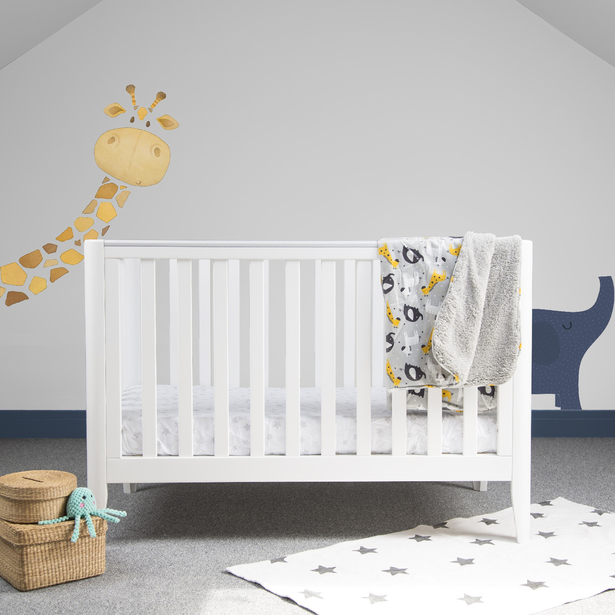 <a href="https://ru.freepik.com/free-photo/interior-light-baby-room-with-modern-cozy-crib-cute-animal-paintings-wall_25003111.htm#fromView=search&page=1&position=25&uuid=01f28bd2-68d5-4251-ba28-e81a19dffbd4">Изображение от wirestock на Freepik</a>