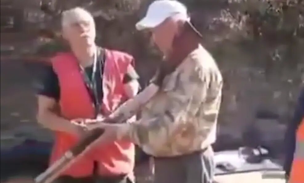    Скриншот из видео с инцидентом на стрелковом турнире