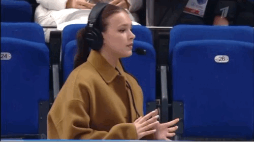 Гифка из трансляции первого канала) 