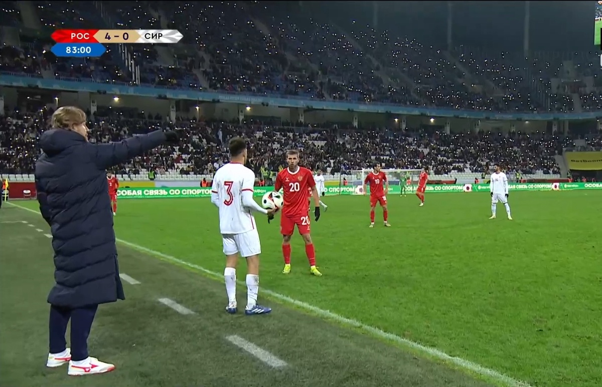 Почти полный стадион в Волгограде