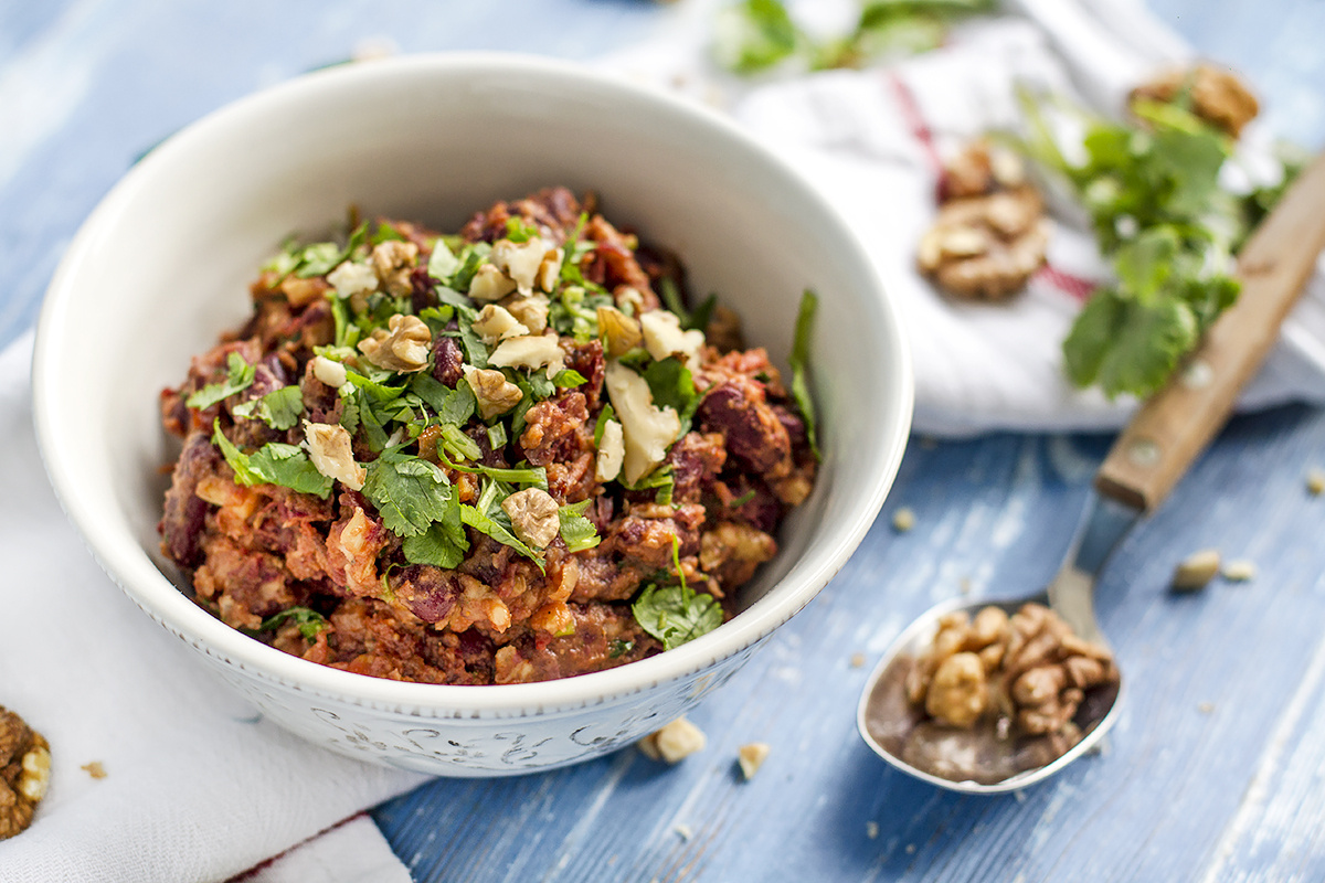 Лобио по-грузински из красной фасоли с грецкими орехами