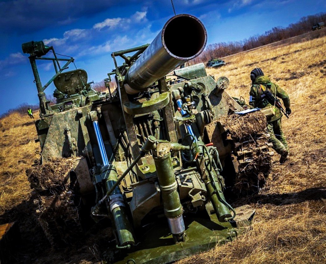 Приведение миномета на угол заряжания.                                                                                                 Фото: mil.ru