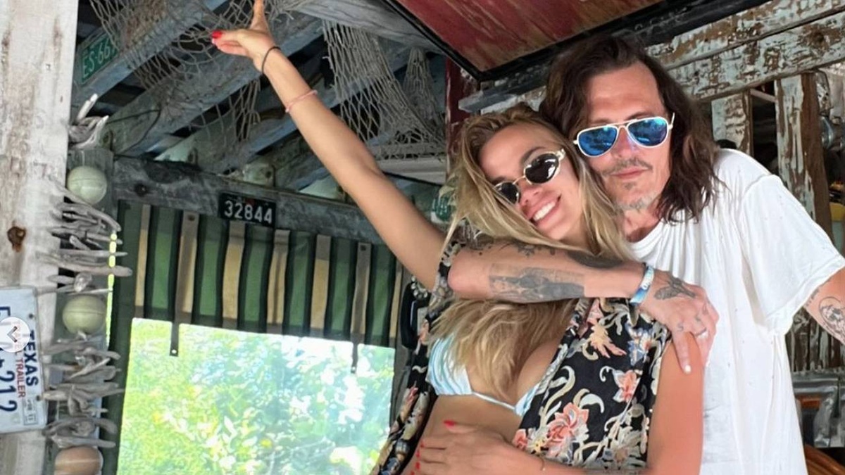    Совместное фото Власовой и Деппа