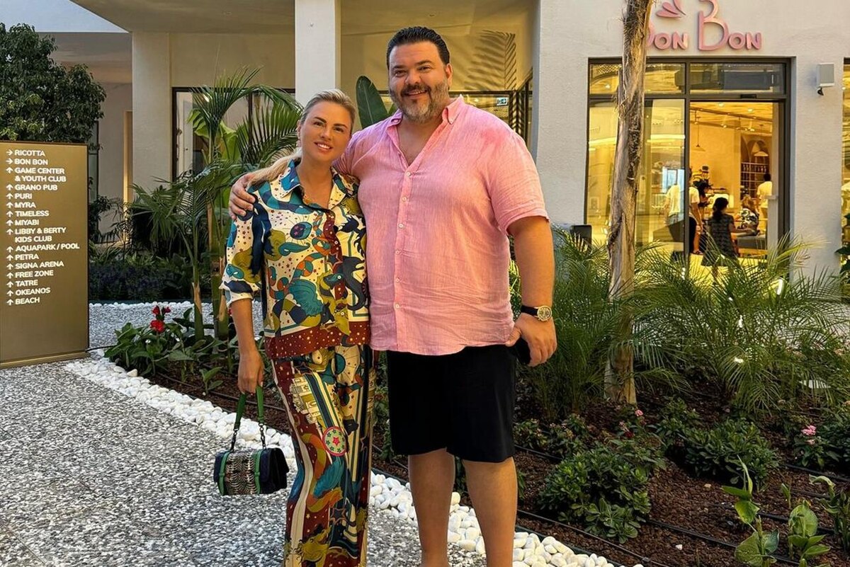    Анна Семенович с возлюбленным соцсети