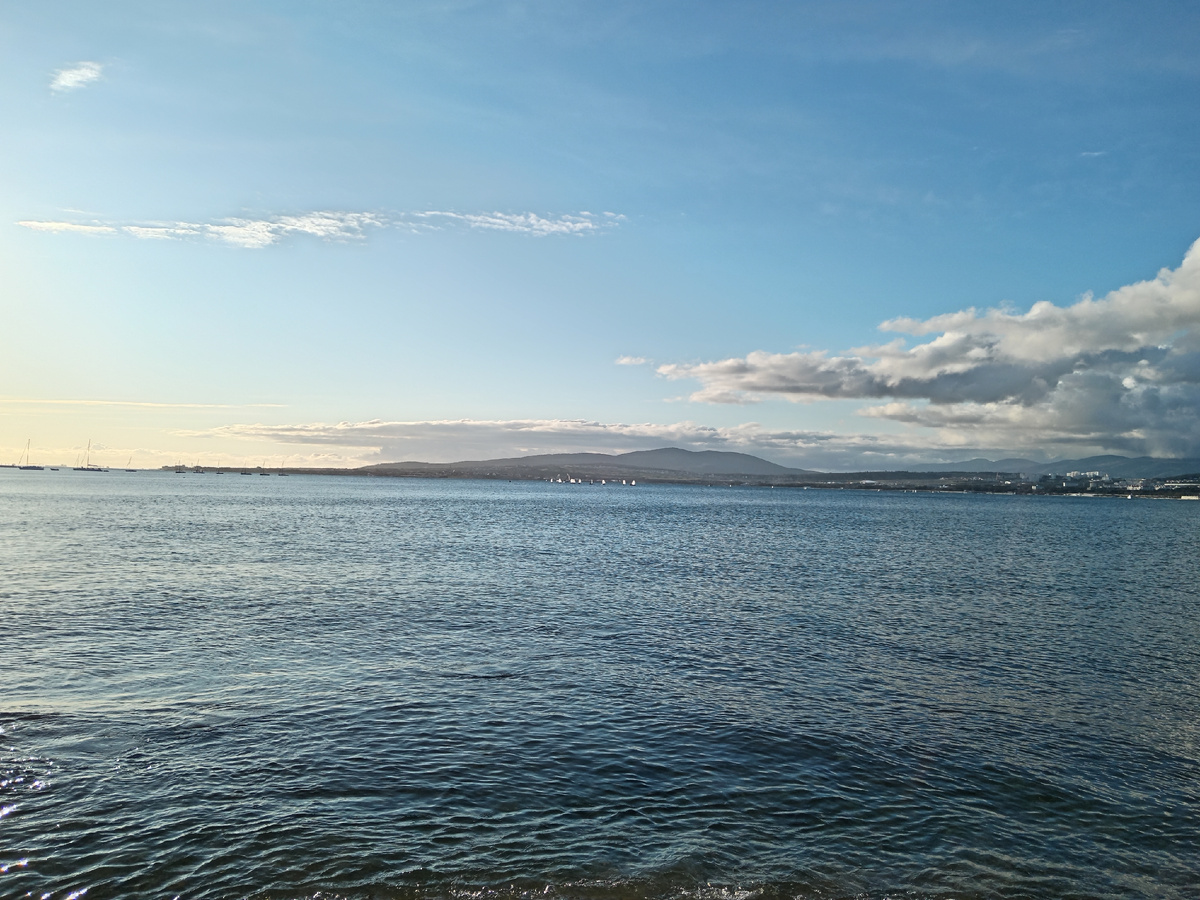 Геленджик, осенний закат в Чёрном море, бухта