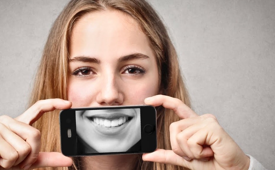 Маска защитной улыбки открытого Эмо