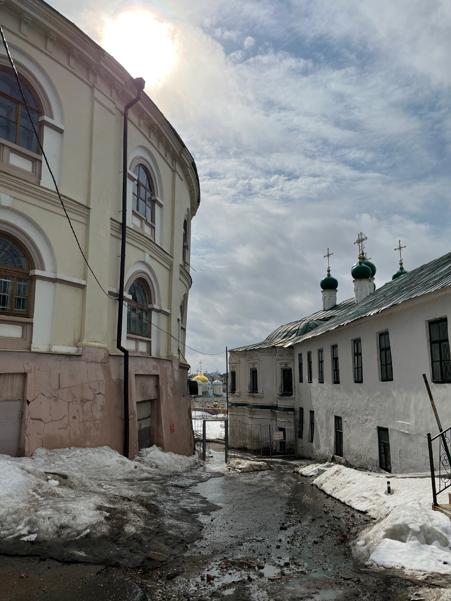 Проход в секретный дворик