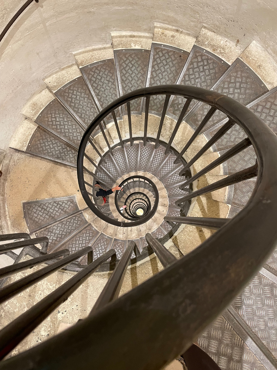 Лестница не для нежных ножек)