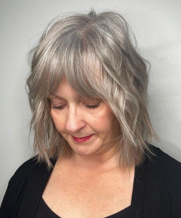 Даже негустые волосы могут выглядеть "копной" с такой техникой стрижки (Шегги)