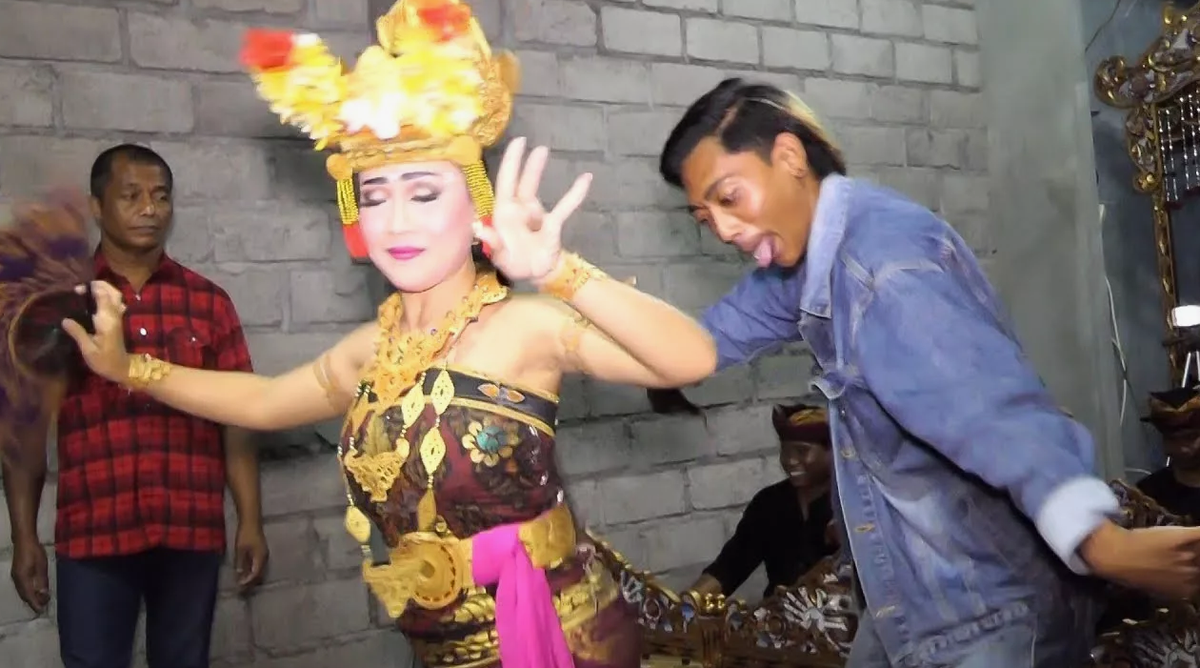 Ну туристы тоже хороши, вот что это такое...