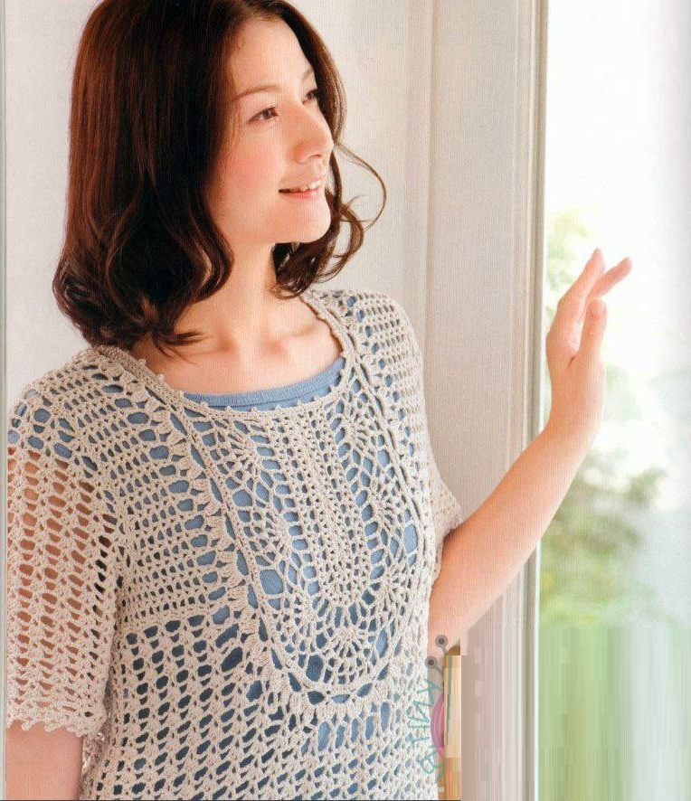 Ажурная туника крючком с красивым центральным элементом