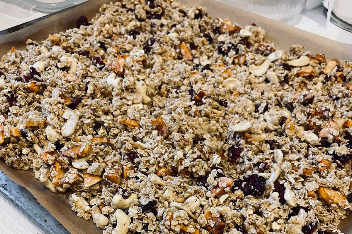 Домашняя гранола с кешью и клюквой