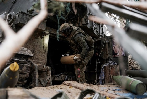    Военнослужащий Вооруженных сил Украины в зоне боевых действий