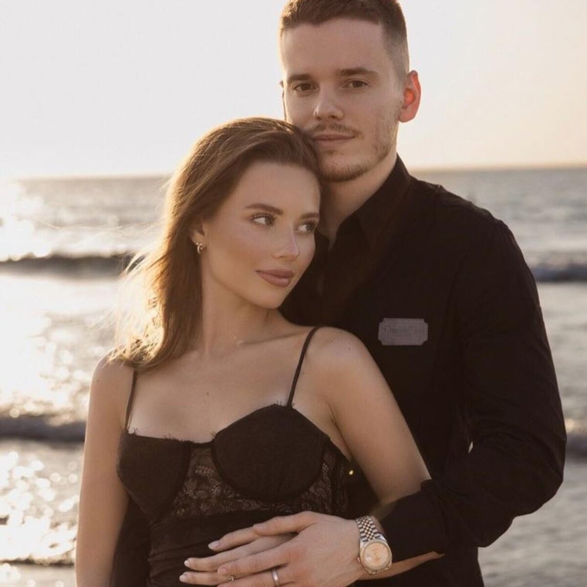    Арсений Шульгин с женой соцсети