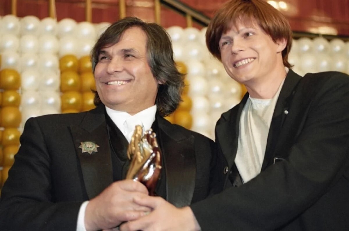    Бари Алибасов и Владимир Левкин на VI официальной церемонии вручения Национальной Российской премии «Овация» в Государственном Центральном концертном зале. 1998 г.