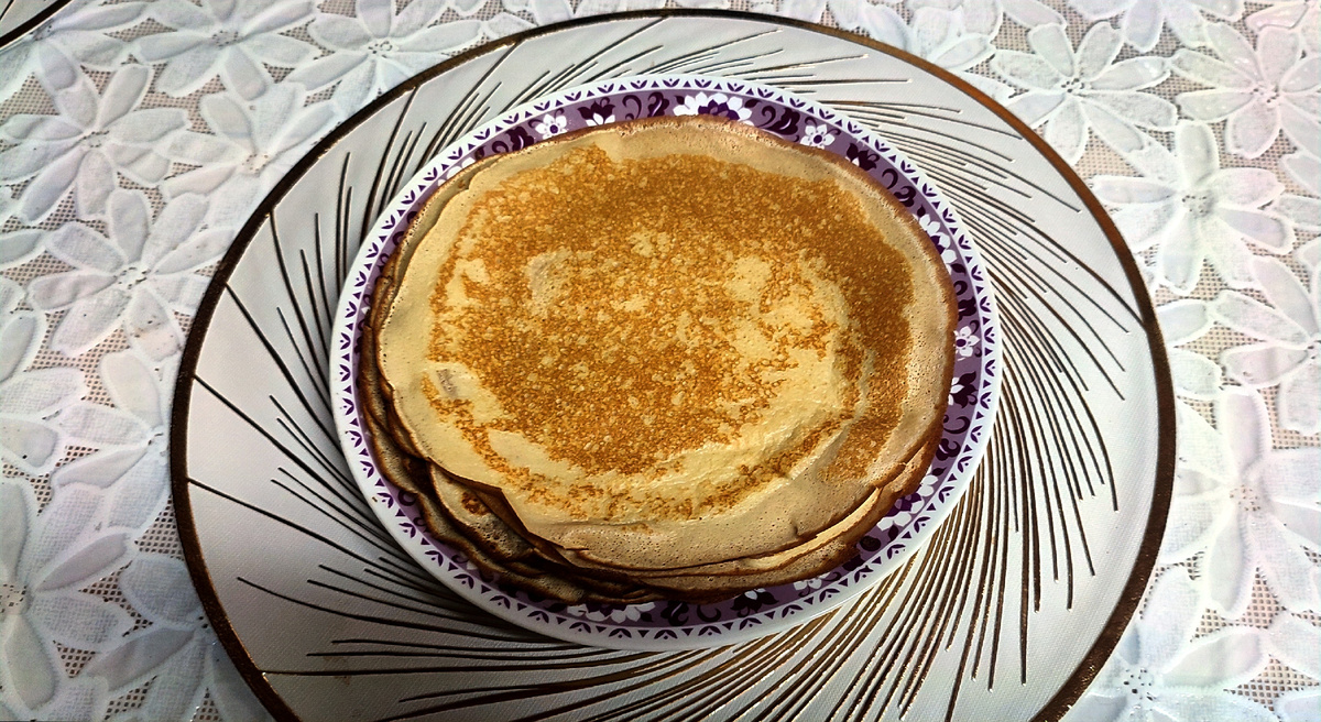 Получились вполне обычные блины, рисовой муки в них совсем не чувствовалось... 