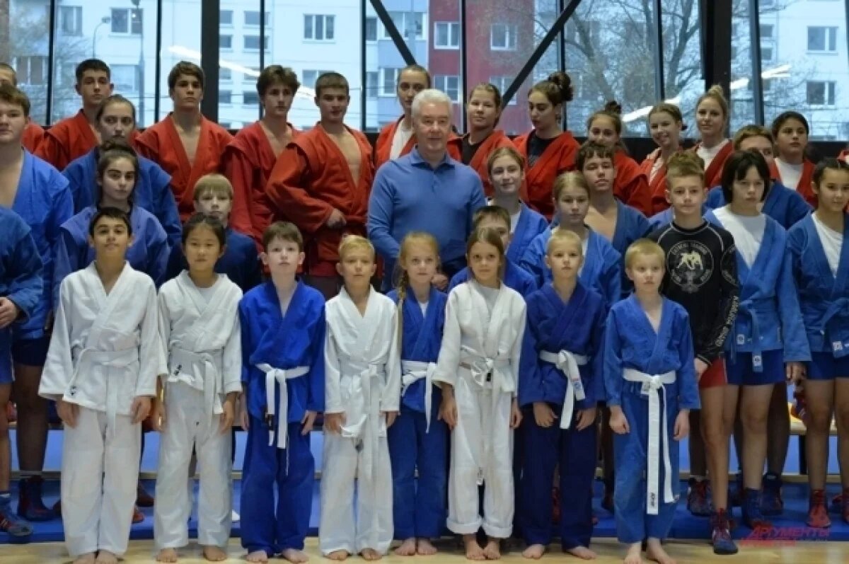    Во время визита в обновлённый спорткомплекс «Самбо-70» Сергей Собянин пообщался с юными спортсменами.