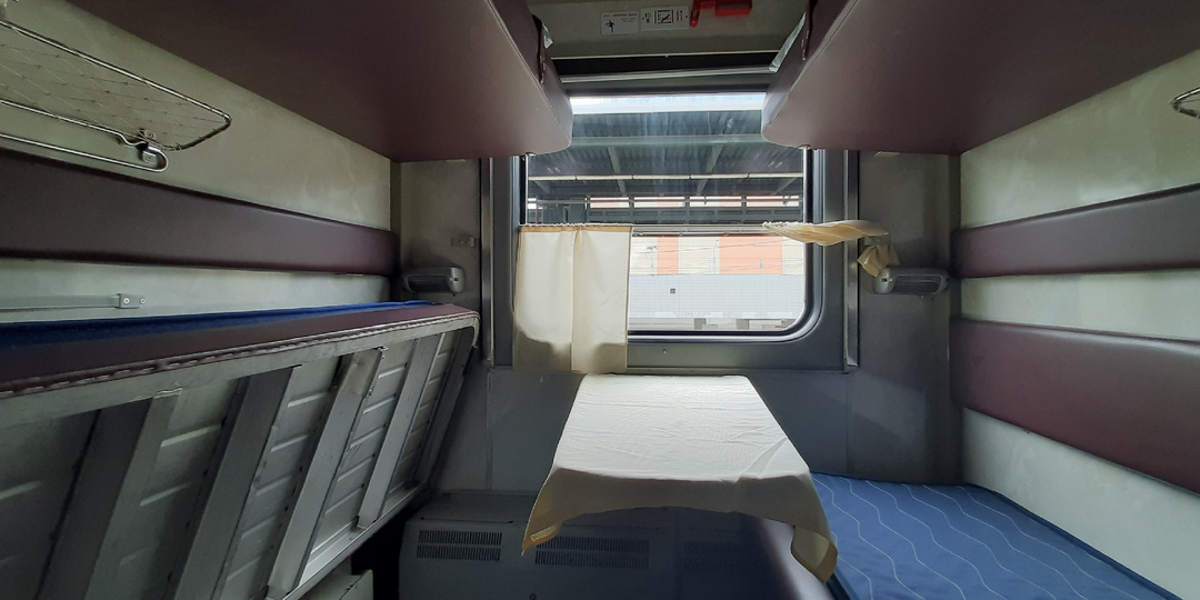 «А что такого, если правила позволяют? Беру верхнюю полку и спускаюсь вниз три раза в день»