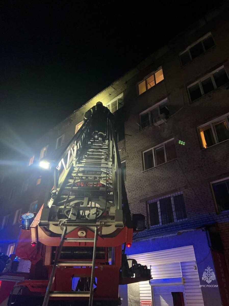    Пожар на улице Юрина. Источник: t.me/mchs_altkray