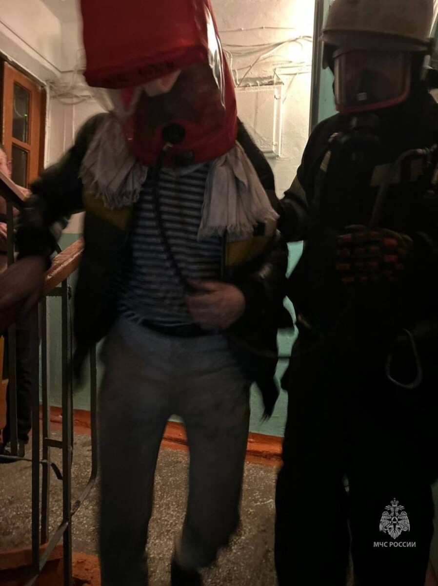    Пожар на улице Юрина. Источник: t.me/mchs_altkray