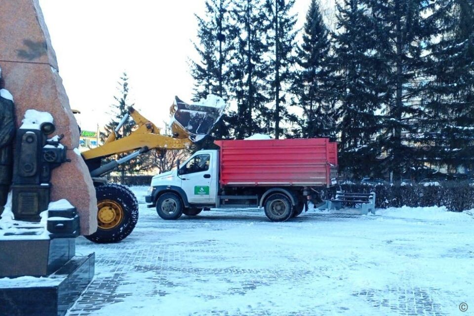    Уборка снега в Барнауле. Источник: barnaul.org