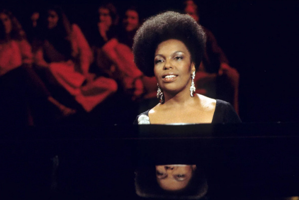    Певица Роберта Флэк в 1973 году