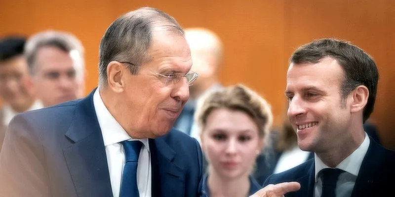 Фото: Общественное телевидение России
Рукопожатие президента Франции Эммануэля Макрона и главы российского МИДа Сергея Лаврова стало одни их самых обсуждаемых событий саммита G20