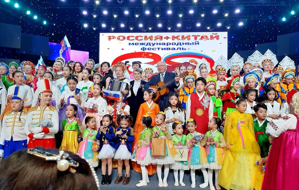 На сцене фестиваля в Янцзи