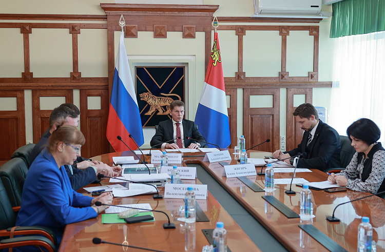 Олег Кожемяко начал переформатирование реформы обращения с коммунальными отходами / фото: Игорь Новиков - правительство Приморского края