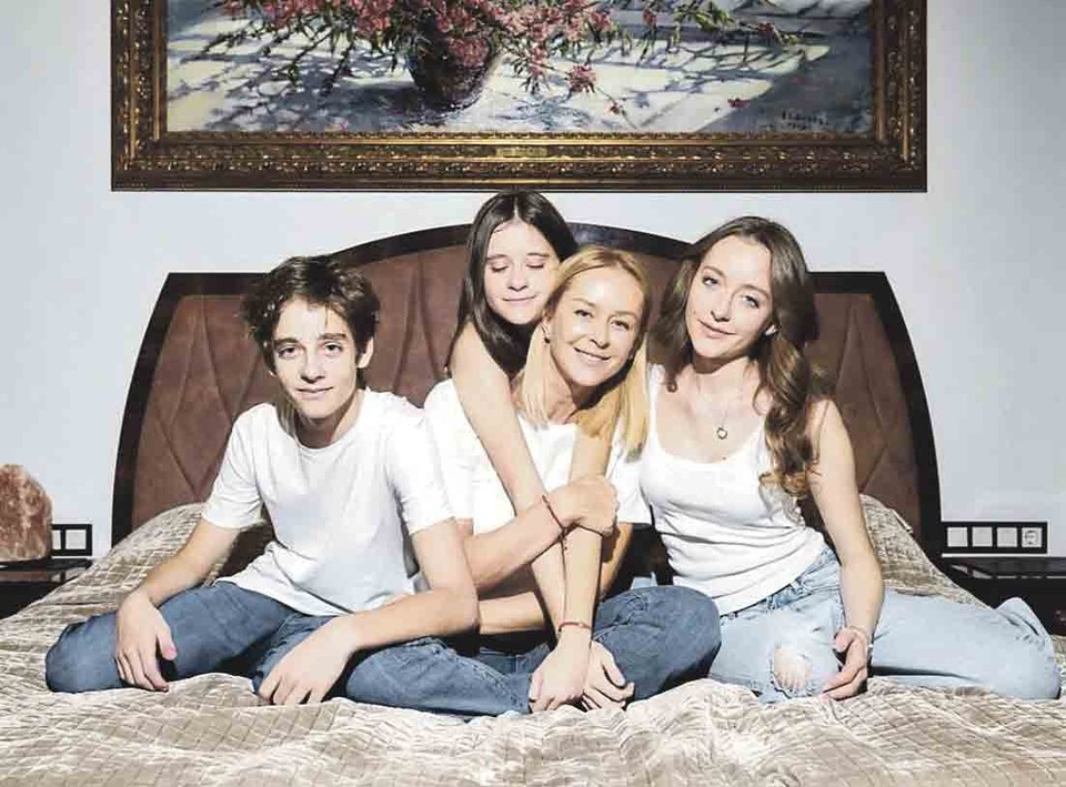    Анна Шаплыкова родила артисту троих детей: Ивана, Николь и Еву. Фото: Личная страница Анны Шаплыковой в социальных сетях
