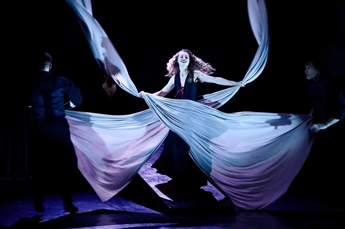    «Каменный гость» (12+) - спектакль-эксперимент, попытка в музыке и пластике ответить на вопрос, способен ли по-настоящему любить «безбожный Дон Гуан».