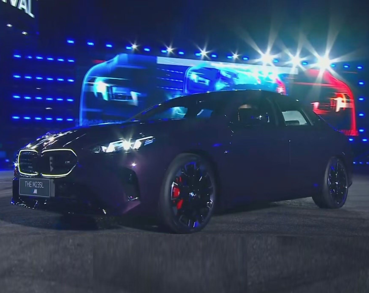 Яркая презентация BMW 2 Series Gran Coupe на китайском рынке 