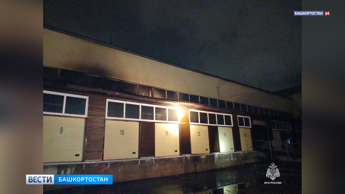    Ночью в Уфе загорелся склад на улице Путейской