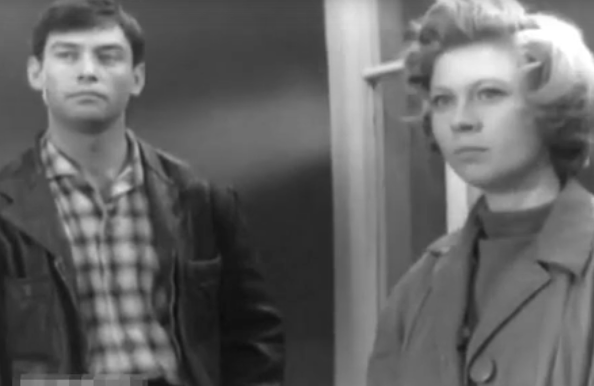 Кадр из фильма Владимир Костин в роли Феди, студента-электронщика, и Елена Королёва в роли медсестры Нели