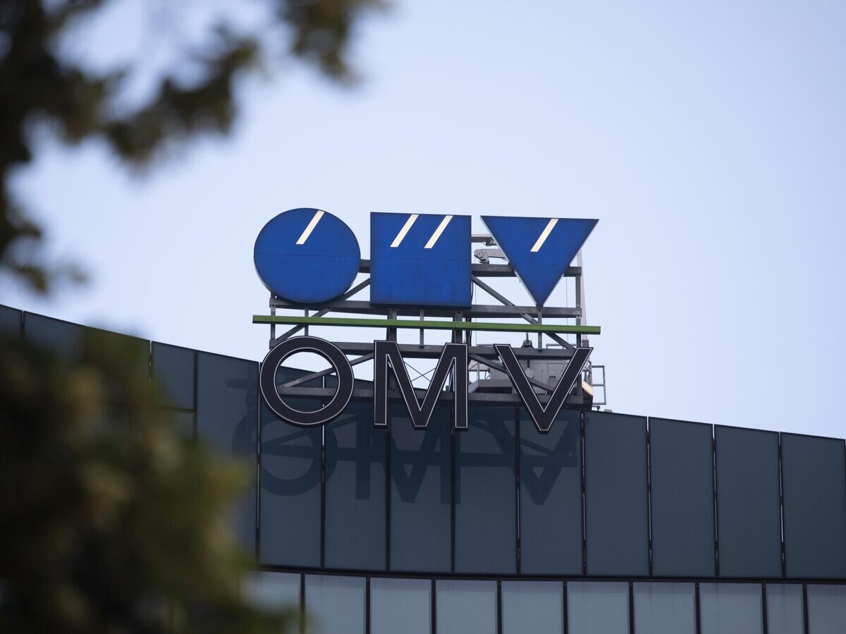    Логотип нефтяной компании OMV на здании штаб-квартиры в Вене© РИА Новости / Стрингер