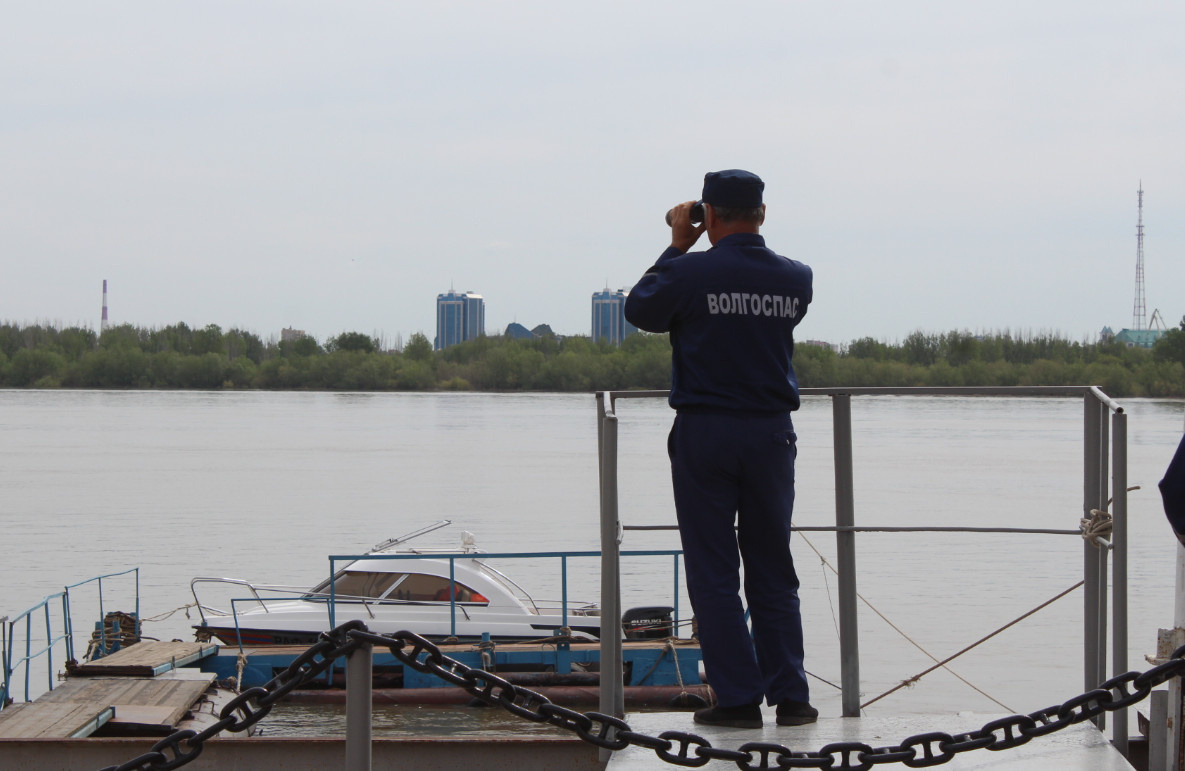 извлекли из воды тело неизвестного мужчины