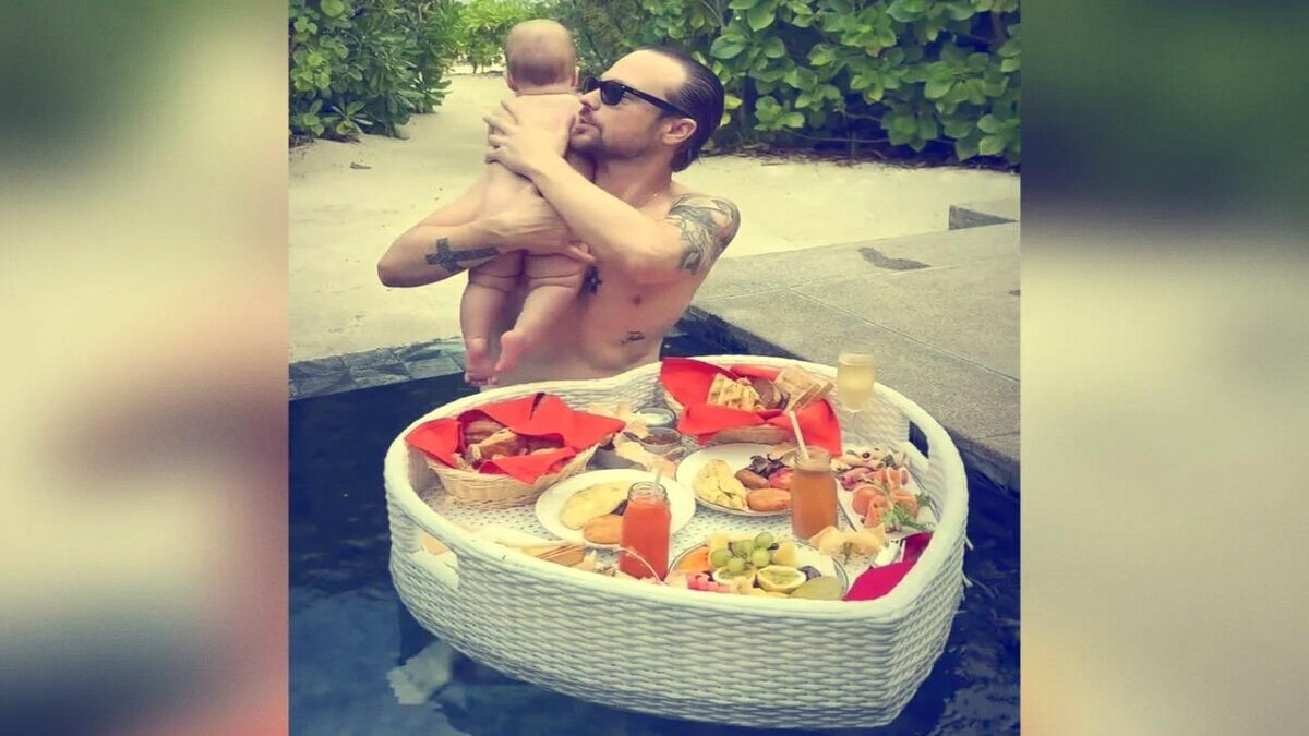 Звезда "9 роты" Алексей Чадов улетел с семьей из России (Фото: Газета.Ру)