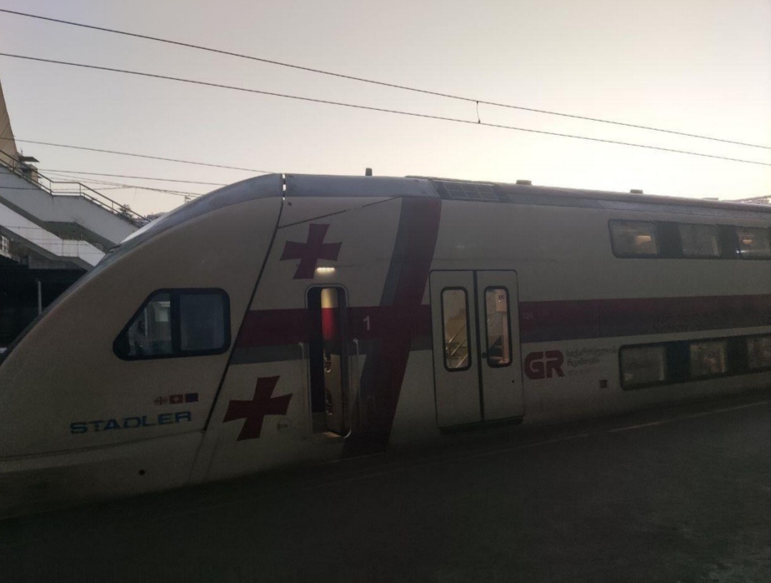 Междугородний поезд 