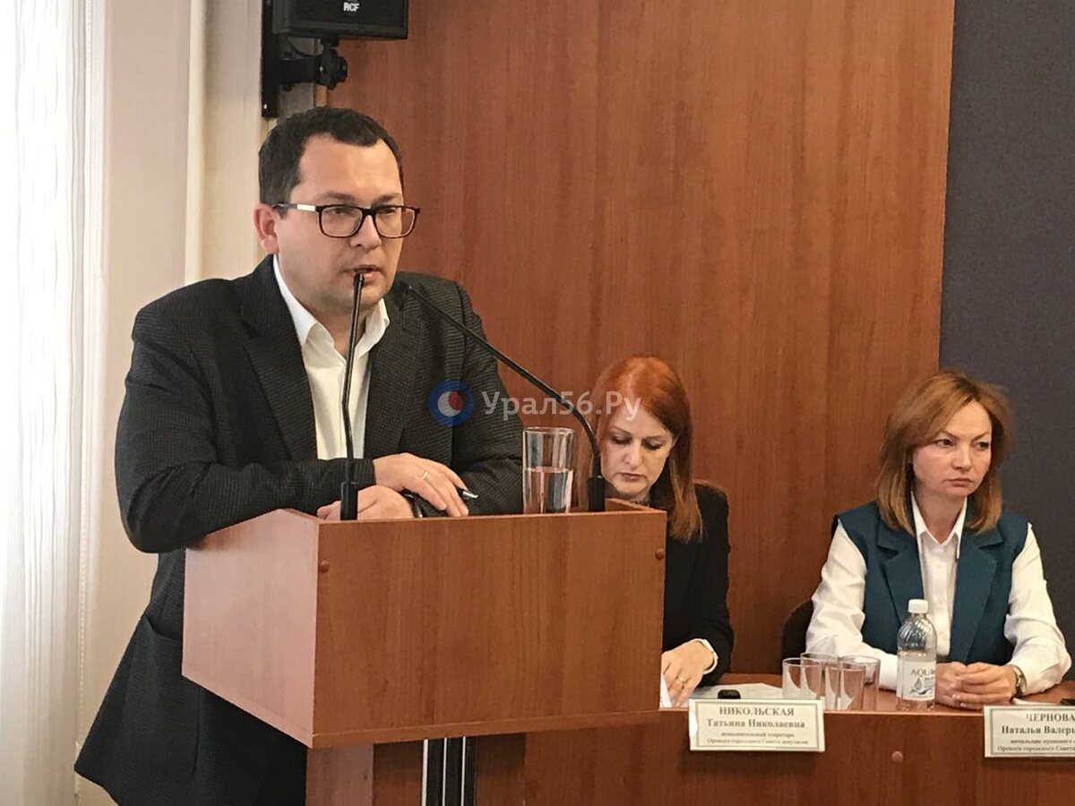    Директор «РВК-Оренбург» Алексей Мостовой рассказал о ситуации с водоотведением в Орске и ответил на вопросы депутатов