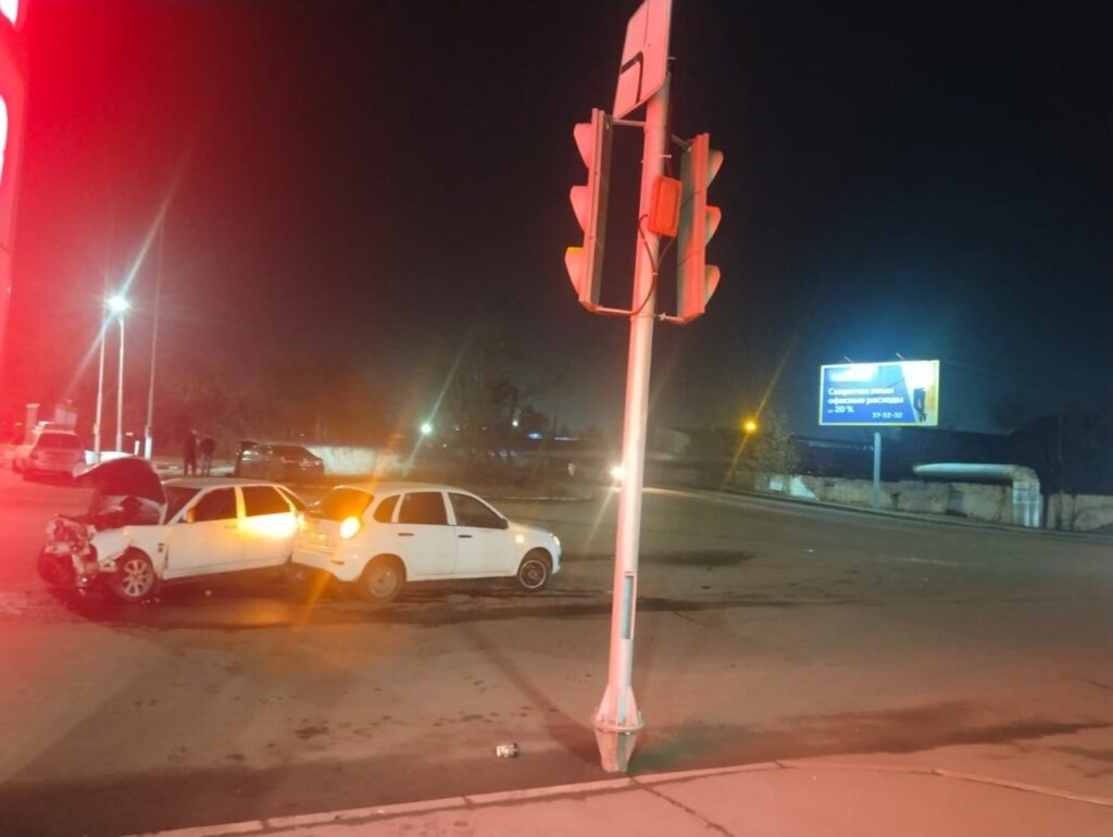     В Оренбурге несколько человек пострадали в тройном ДТП Оренбуржье
📷    В Оренбурге несколько человек пострадали в тройном ДТП Оренбуржье
